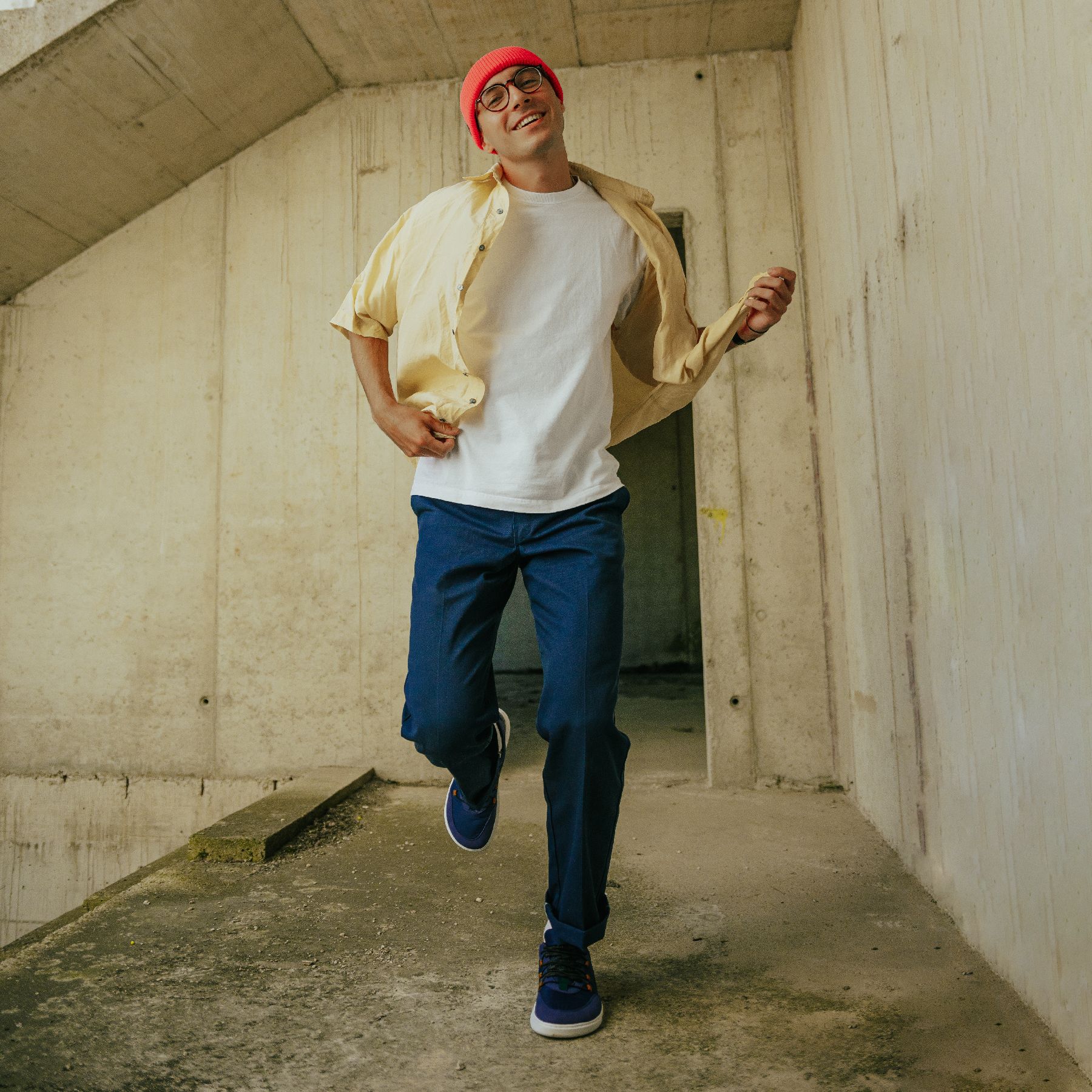 Barefoot Sneakers Barebarics Revive - Blue & White.
Bei der Herstellung wurden nachhaltige und vegane Materialien mit hervorragender Farbechtheit, Atmungsaktivität und Reiß- und Abriebfestigkeit verwendet.
Das Obermaterial besteht aus Mikrofaser und Polyester.
Barfuß-Eigenschaften
Anatomische Form - Die Turnschuhe passen an die Form der Füße.
Mehr info
moderner Städtestilin der Europäischen Union entworfen und handgefertigt, unter Verwendung lokaler nachhaltiger Materialienhervorragende Haltbarkeit und Farbechtheit der MaterialienDermodry Coolmax®-Technologie für kontinuierlichen Feuchtigkeitsaufnahmeerhältlich in den Größen 36-47 (europäische Maße)EAN/SKU: %eanorsku%