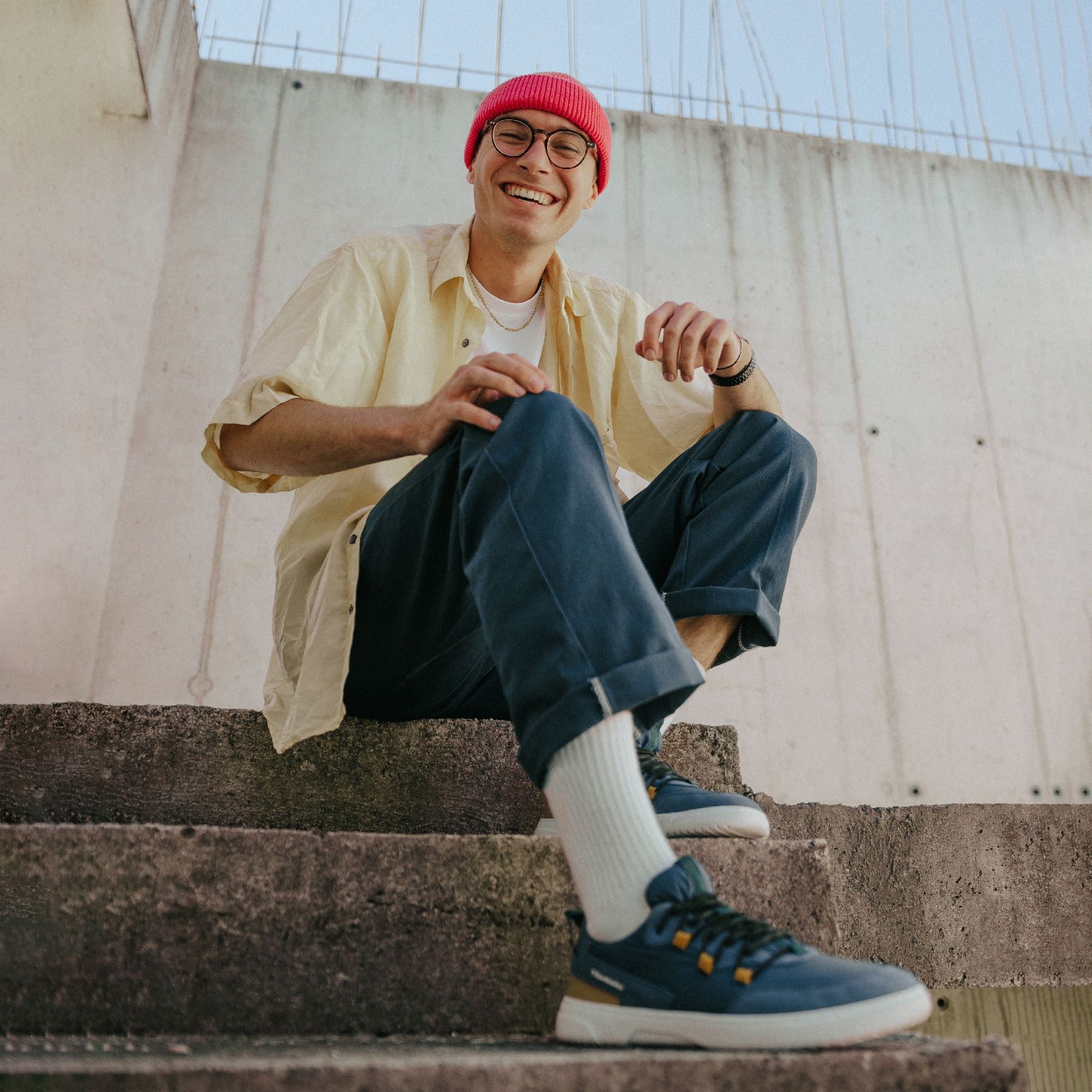 Barefoot Sneakers Barebarics Revive - Blue & White.
Bei der Herstellung wurden nachhaltige und vegane Materialien mit hervorragender Farbechtheit, Atmungsaktivität und Reiß- und Abriebfestigkeit verwendet.
Das Obermaterial besteht aus Mikrofaser und Polyester.
Barfuß-Eigenschaften
Anatomische Form - Die Turnschuhe passen an die Form der Füße.
Mehr info
moderner Städtestilin der Europäischen Union entworfen und handgefertigt, unter Verwendung lokaler nachhaltiger Materialienhervorragende Haltbarkeit und Farbechtheit der MaterialienDermodry Coolmax®-Technologie für kontinuierlichen Feuchtigkeitsaufnahmeerhältlich in den Größen 36-47 (europäische Maße)EAN/SKU: %eanorsku%